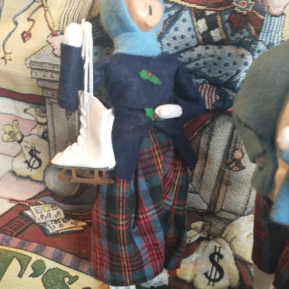 2 VINTAGE AMAZING BYERS CHOICE CAROLERS DOLLS. - Picture 10 of 16